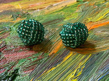 Load image into Gallery viewer, Knot beaded earrings - Green

