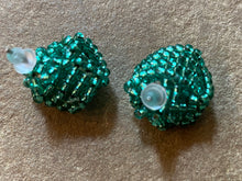Load image into Gallery viewer, Knot beaded earrings - Green
