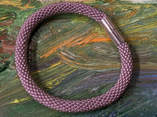 Load image into Gallery viewer, Crocheted beaded bracelet - Light Mauve
