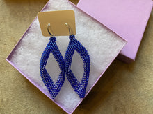 Load image into Gallery viewer, Drop earrings - Two tones of blue beads
