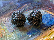 Load image into Gallery viewer, Knot Beaded earrings - Jade green
