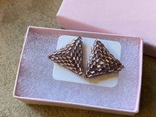 Load image into Gallery viewer, Triangle earrings - pink gold hexagon beads
