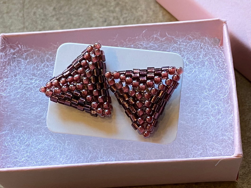 Triangle earrings - Rose Luster round and Dark Mauve hexagon beads